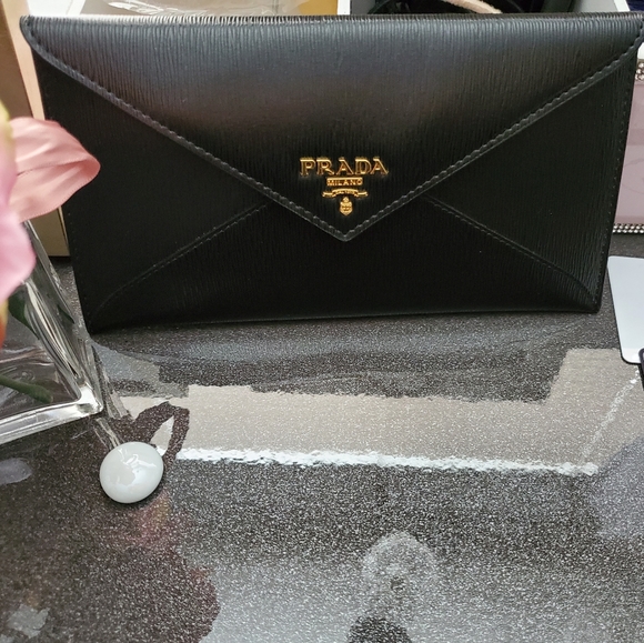 ππ Prada π π€π― Authentic - Picture 1 of 14
